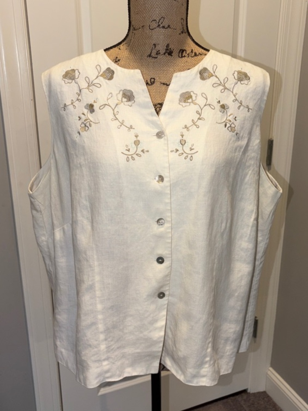 Relativity Ivory Sleeveless Linen-Blend Button Front Top with Embroidered Neck